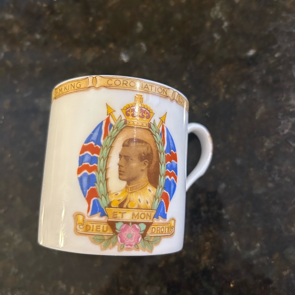 Small Shelley China 1937 Edward VIII Coronation Commemorative Cup